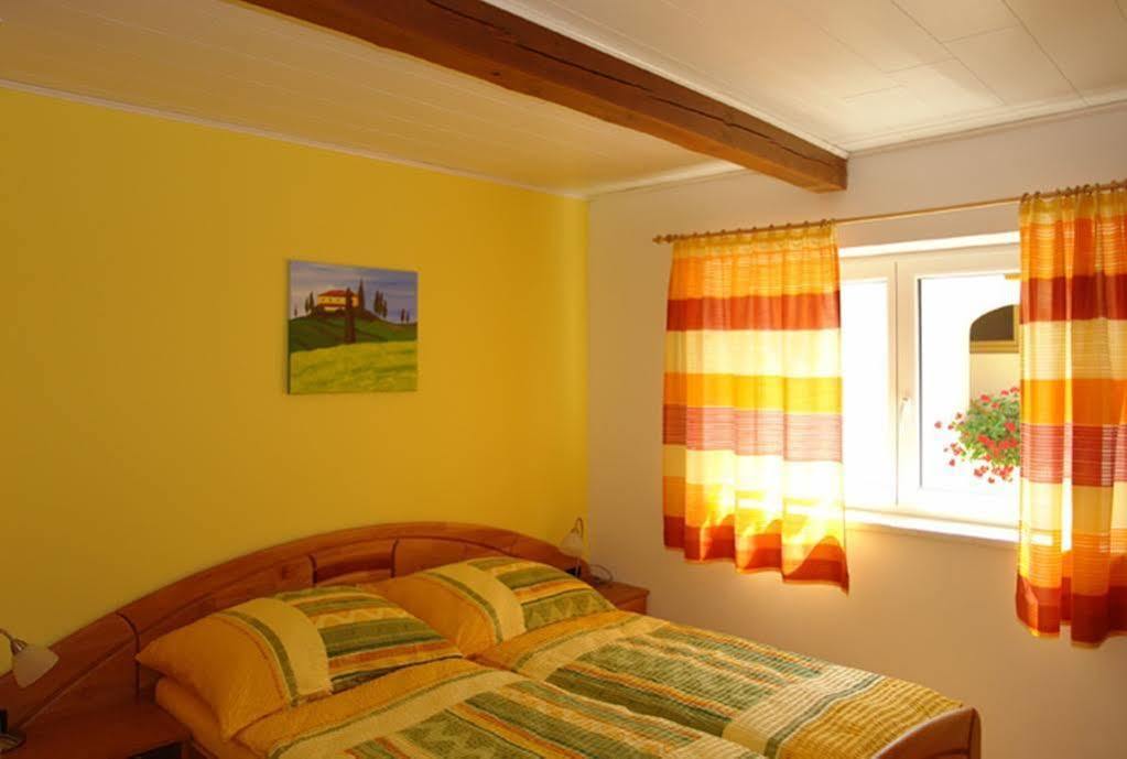 Winzerzimmer - Weingut Tinhof Kismarton Kültér fotó
